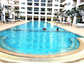 Platinum Suites, Thepprasit Road - large top floor studio